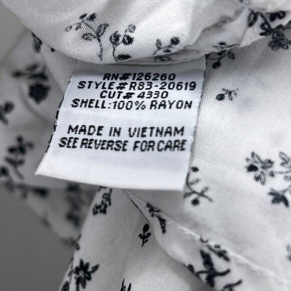 Velvet Heart Women's Long Sleeve Floral Print Shirt Blouse Button Down Hi Low - Picture 9 of 9